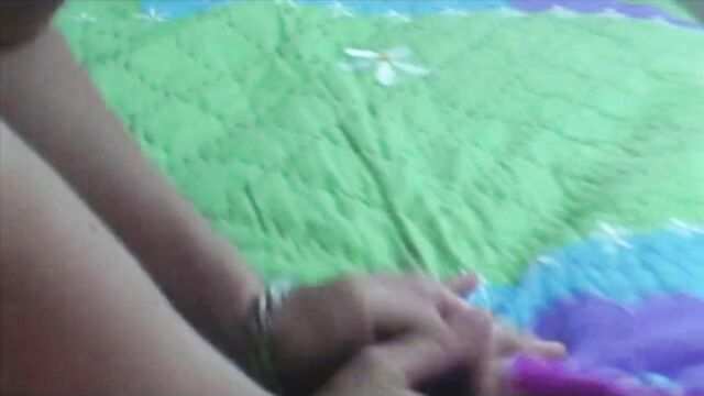 Парень снимает на видео, как подруга делает ему классный минет...